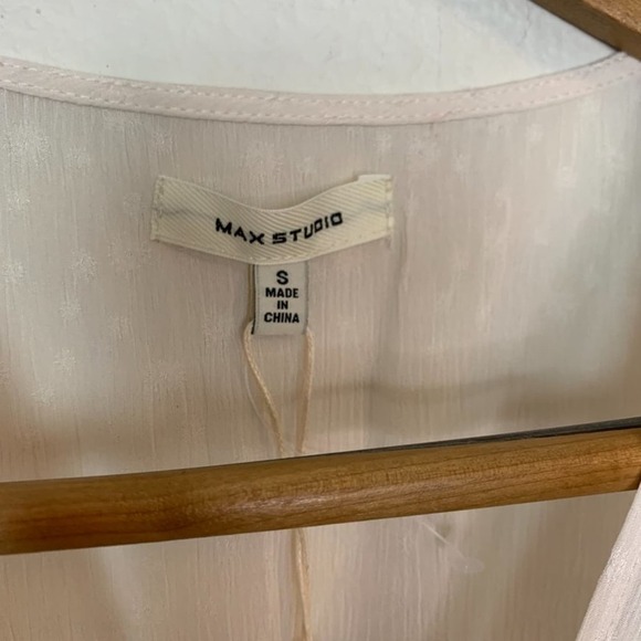 Max Studio Ivory Short Sleeve Blouse NWT - Picture 3 of 10